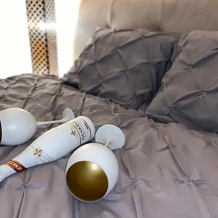 Gold Luxury Apartment